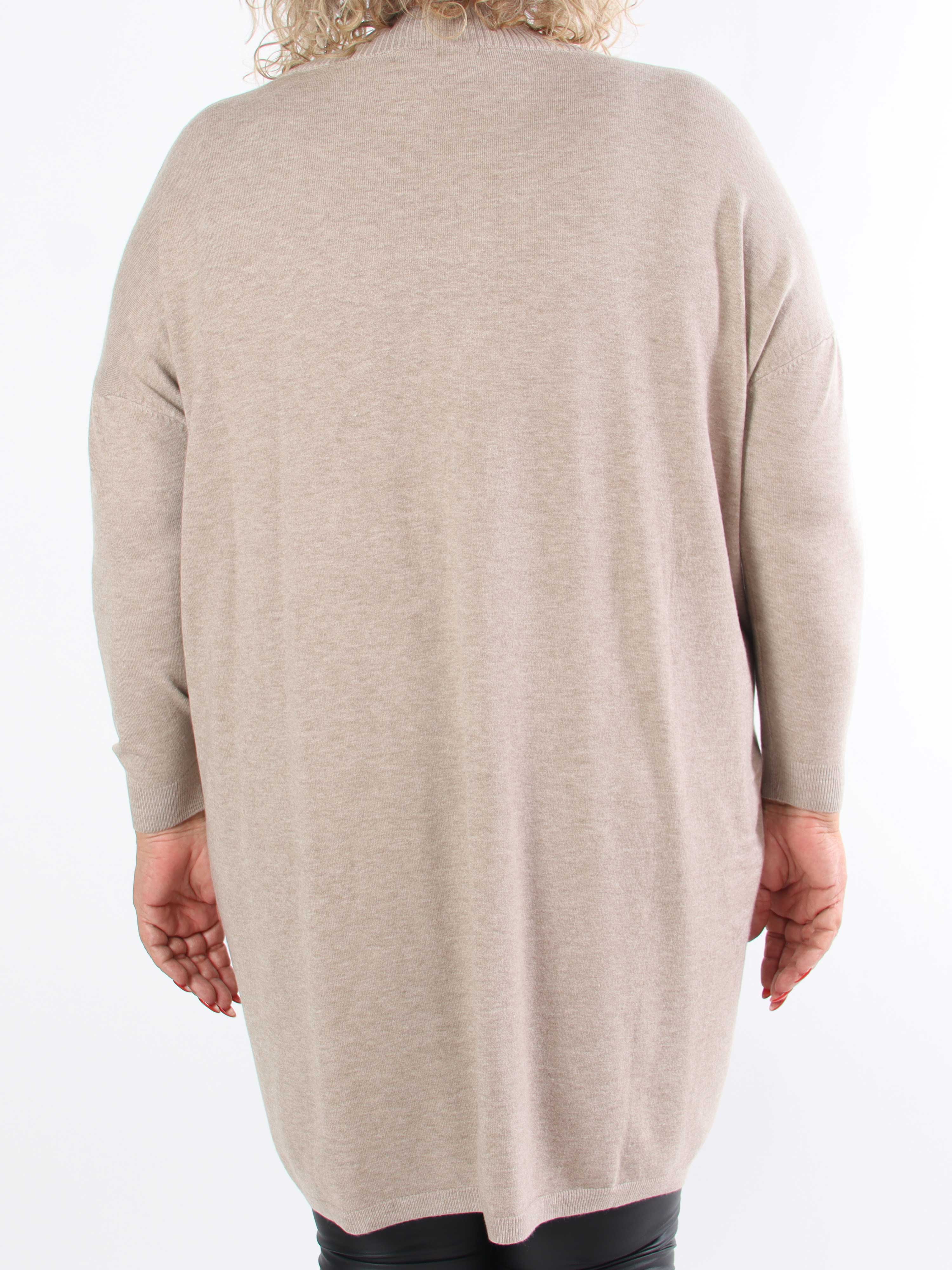 Dima - Mjuk stickad klänning i plus size med fickor